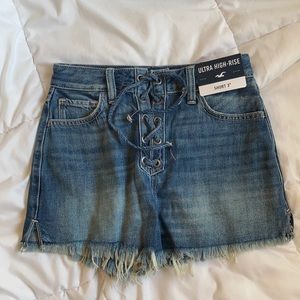 Hollister Ultra High Rise Mom Shorts